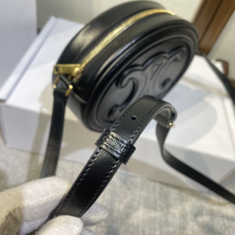 Ce1i*e triomphe bags